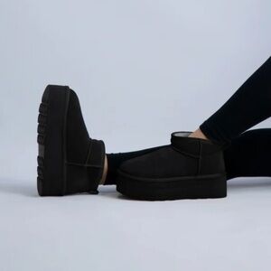 Cushionaire Black Genuine Suede Hippy Platform Pull On Winter Ankle Boots